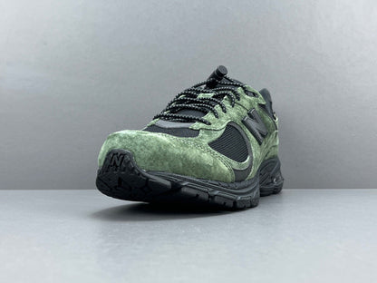 JJJJOUND - New Balance 2002r Gore-te - Pine - Green Unisex Streetwear Limited Edition - The JJJJOUND x NEW BALANCE 2002R GORE-TEX PINE - REPLICA combines minimalist aesthetics with rugged
