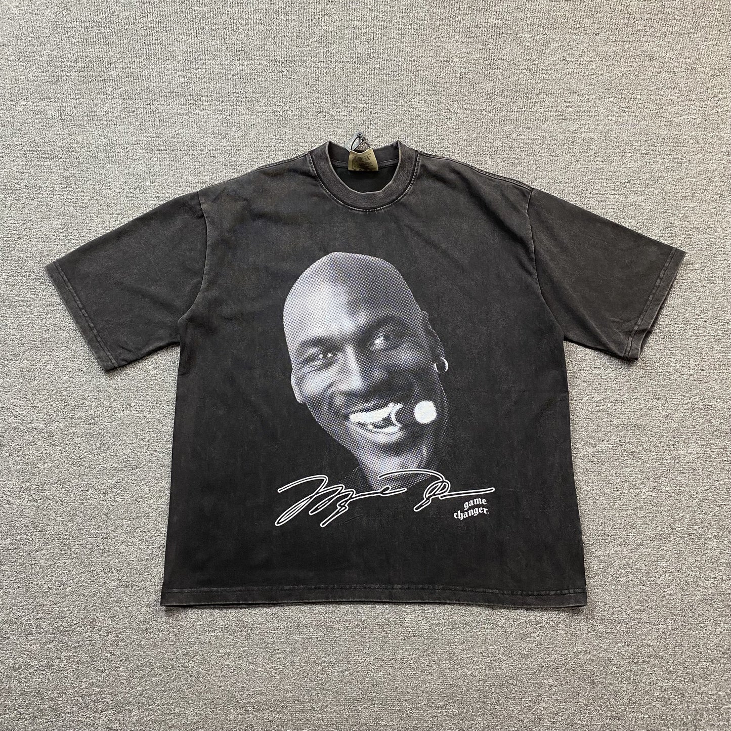 MICHAEL Jordan Vintage Graphic Tee Dark T-Shirt - Grey Unisex Streetwear Limited Edition - The MICHAEL JORDAN VINTAGE GRAPHIC TEE DARK GREY - REPLICA is a must-have for basketball