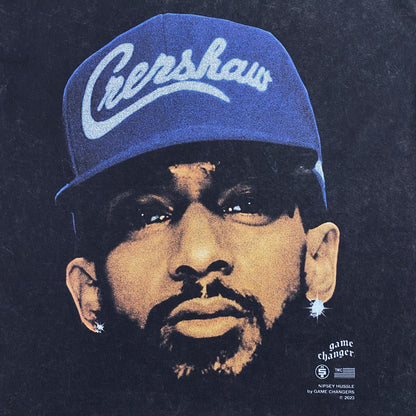 CAMISETA GRÁFICA VINTAGE DE NIPSEY HUSSLE GRIS OSCURO