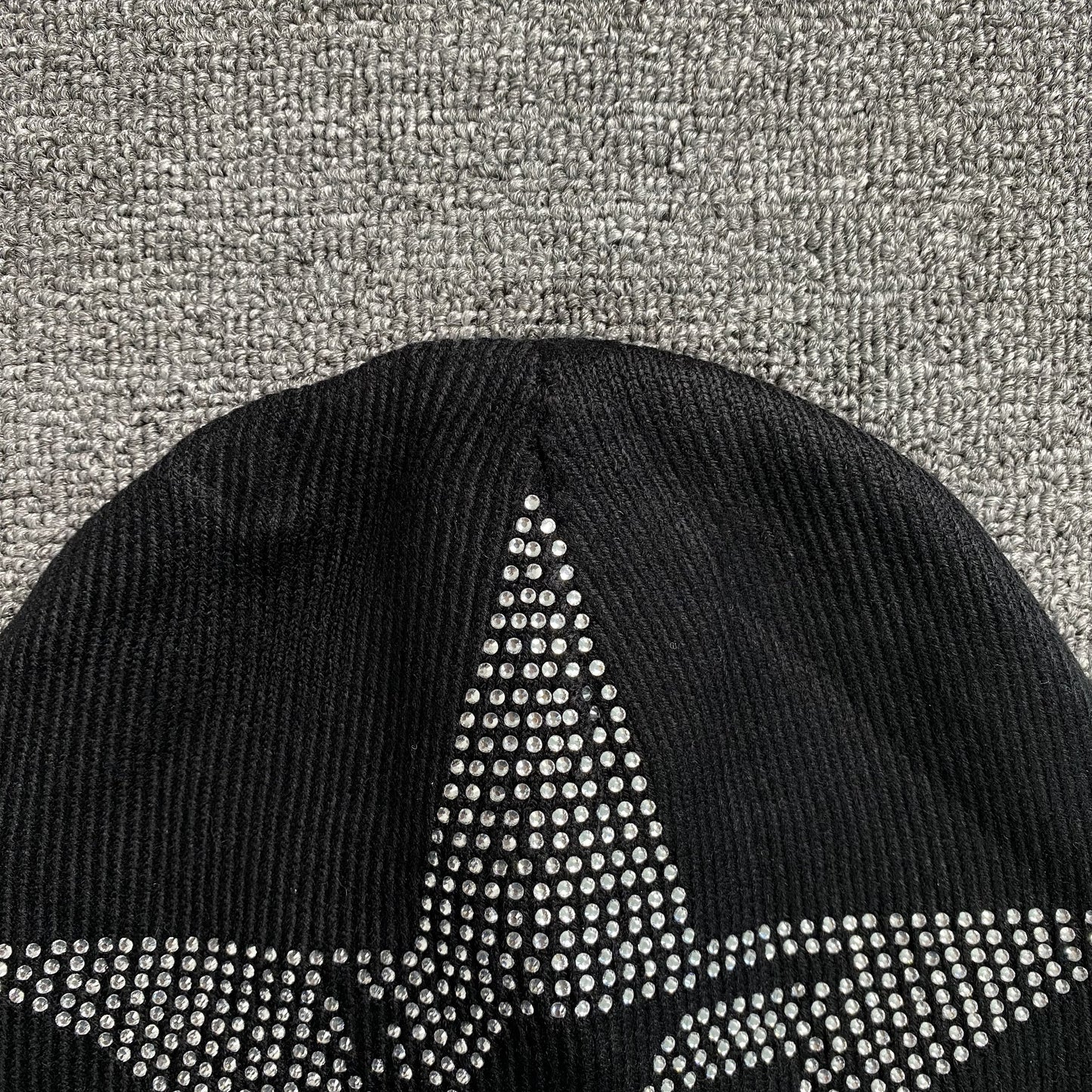 SP5DER BONNET CRÂNE À STRASS NOIR