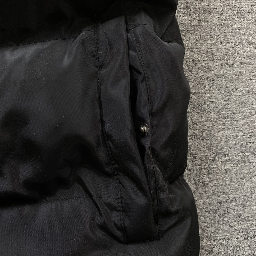 TRAPSTAR Irongate Detachable Hooded Puffer Jacket - Black Unisex Streetwear Limited Edition - The TRAPSTAR IRONGATE DETACHABLE HOODED PUFFER JACKET BLACK - REPLICA is the perfect blend of
