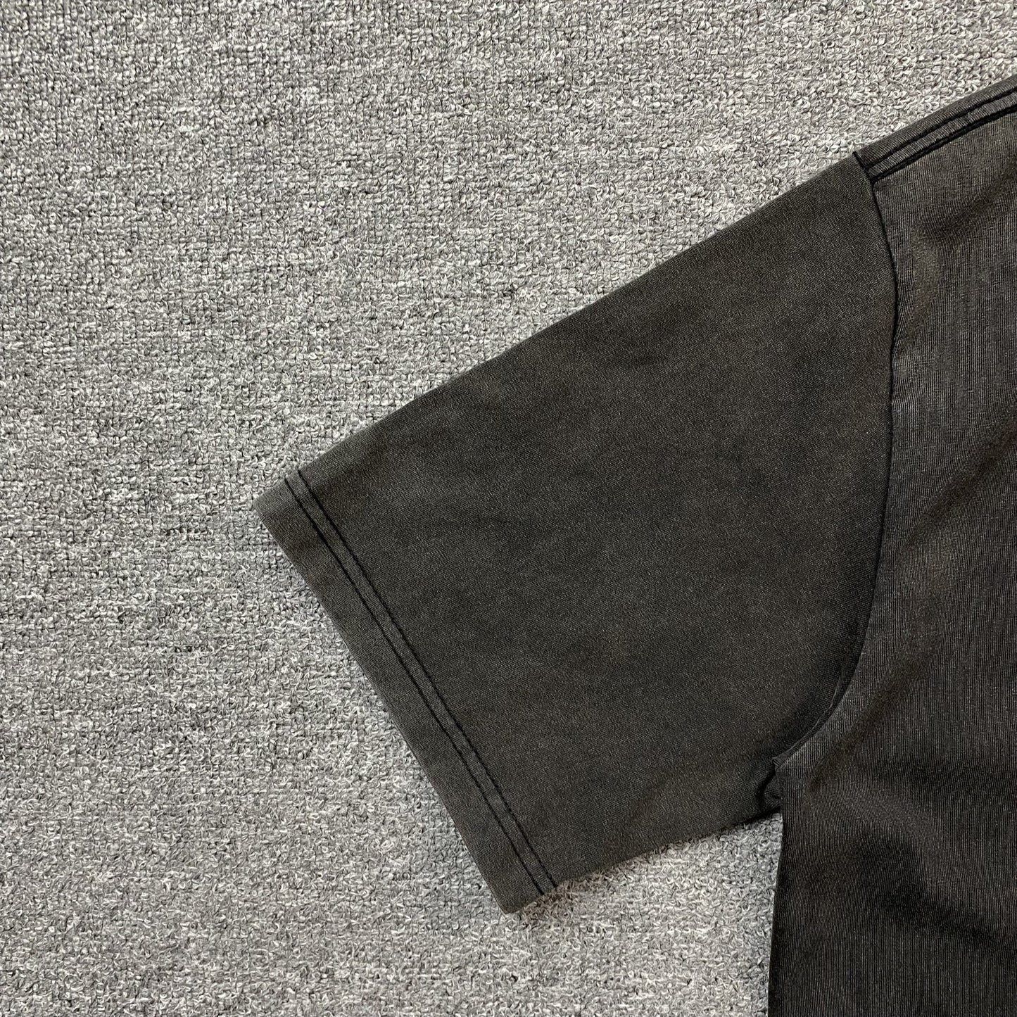 CAMISETA GRÁFICA VINTAGE DE TUPAC GRIS OSCURO