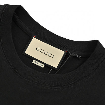 Camiseta negra Gucci con estampado de dinosaurio