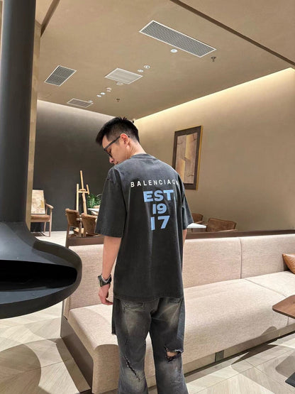 Camiseta Balenciaga - Logotipo pequeño