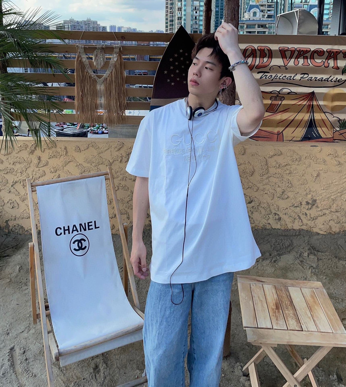 Camiseta Gucci con ciudades bordadas