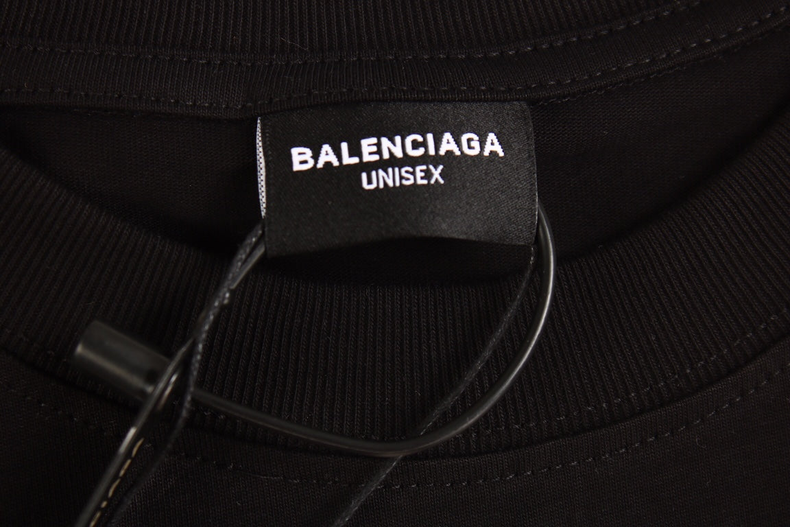 Camiseta negra con logo en spray de Balenciaga