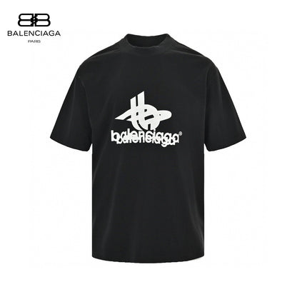 Balenciaga T-shirt - Overlapping Logo - Black Unisex Streetwear Limited Edition - <span>This Balenciaga t-shirt features a bold design with overlapping logos on the front. The black