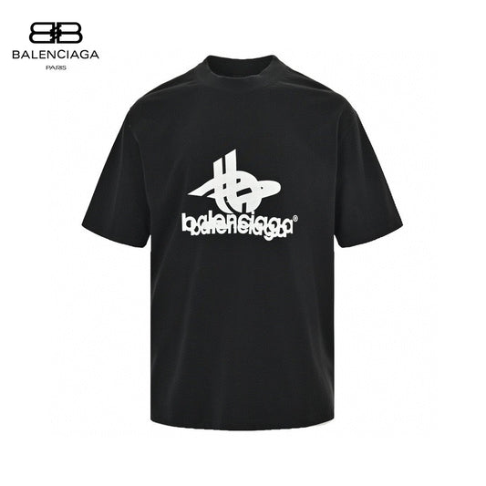 Balenciaga T-shirt - Overlapping Logo - Black Unisex Streetwear Limited Edition - <span>This Balenciaga t-shirt features a bold design with overlapping logos on the front. The black