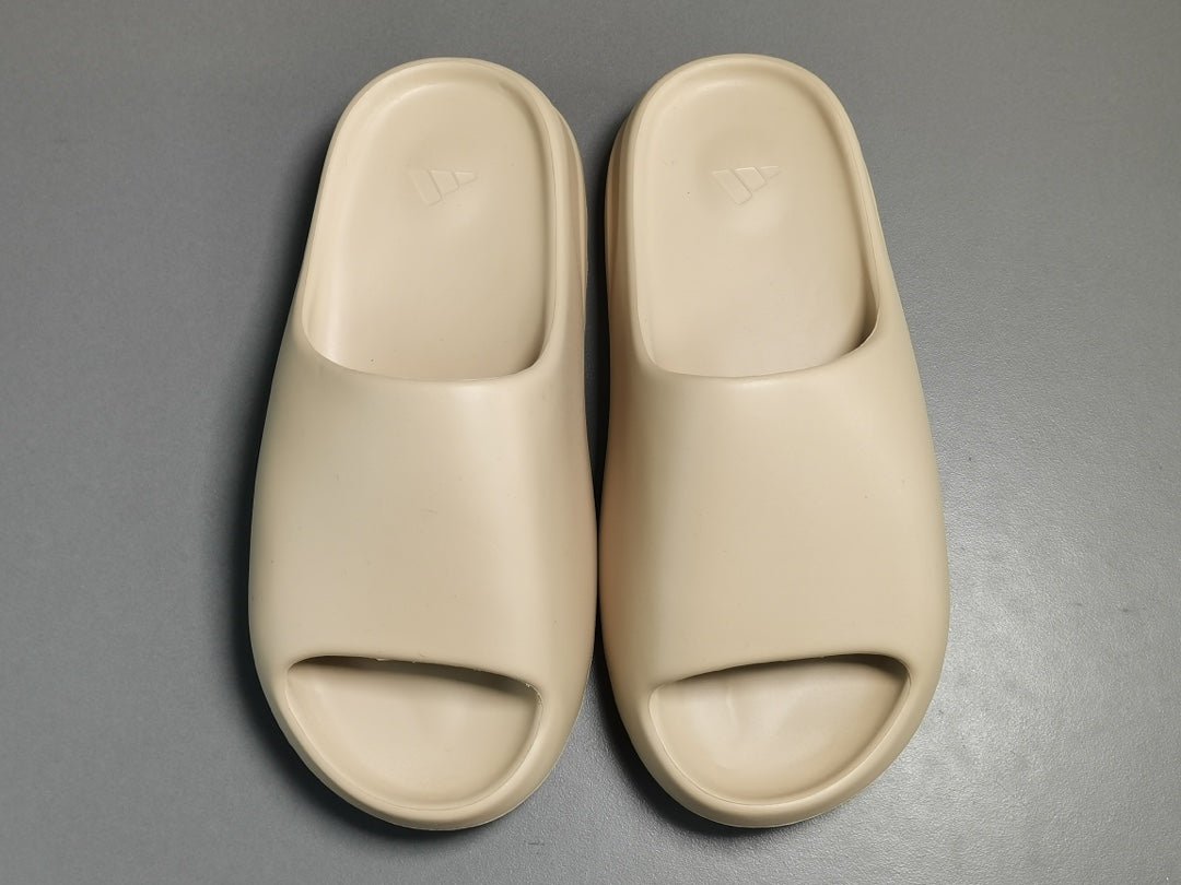 ADIDAS Yeezy Slide - Pure Unisex Streetwear Limited Edition