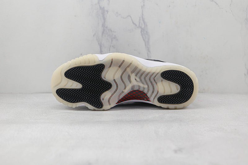 AIR Jordan 11 Retro Low 72-10 - Gym Red - White - Sail - Black Unisex Streetwear Limited Edition - Celebrate one of the greatest seasons in basketball history with the Air Jordan 11 Retro