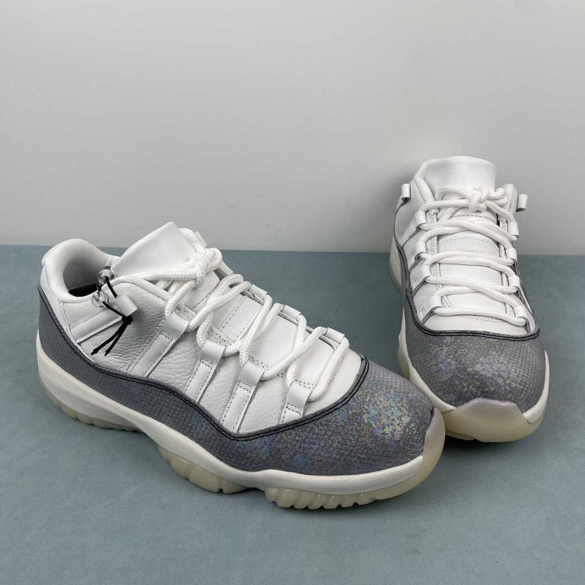 AIR JORDAN 11 RETRO x LNY - 3/4 view