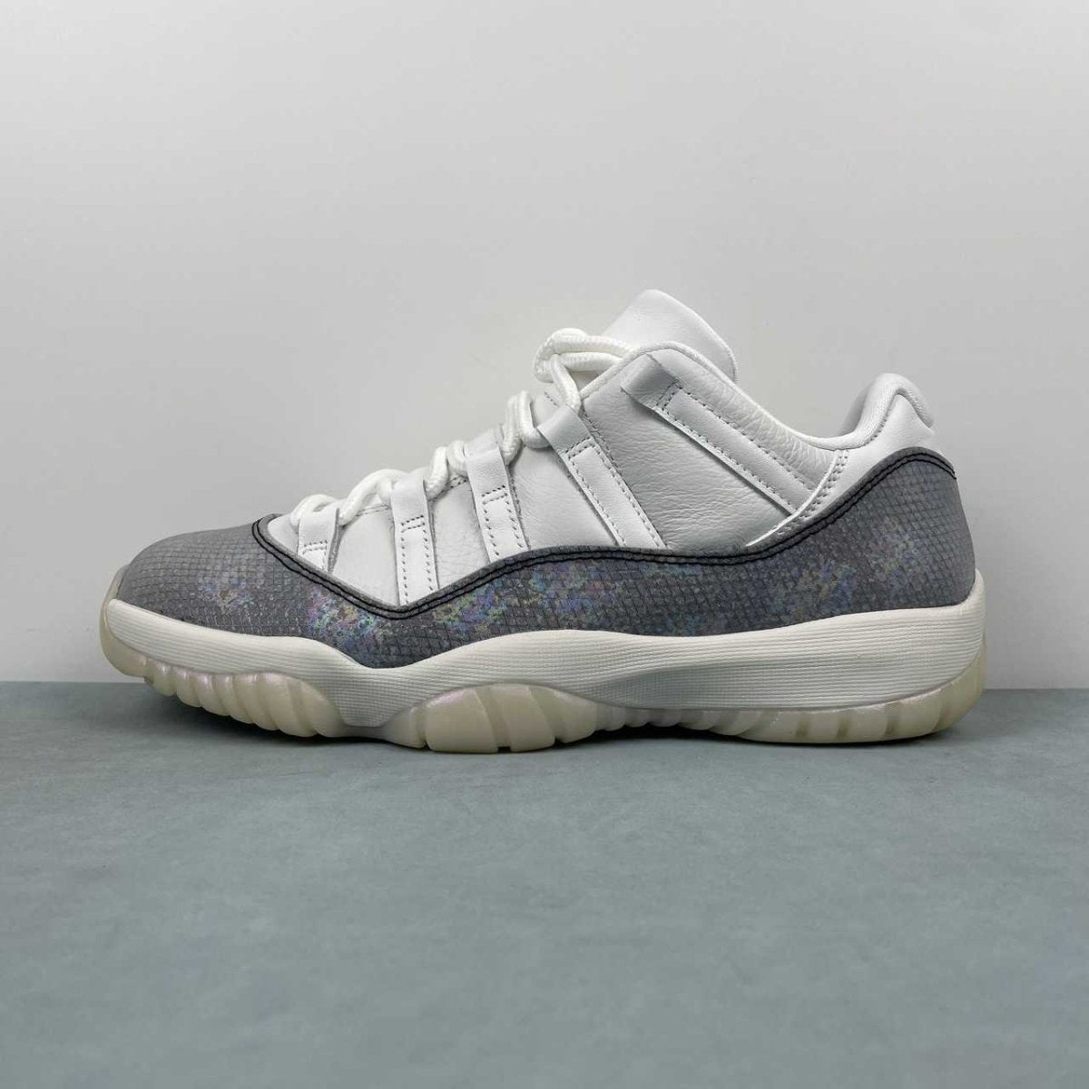 AIR Jordan 11 Retro - Lny - Red Unisex Streetwear Limited Edition - The AIR JORDAN 11 RETRO x LNY - REPLICA celebrates the Lunar New Year with