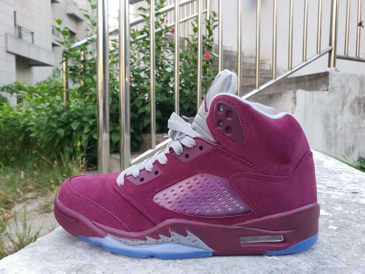Air Jordan 5 'burgundy' T-Shirt - Black Unisex Streetwear Limited Edition