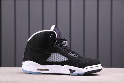 Air Jordan 5 'oreo' - Black Unisex Streetwear Limited Edition - **Product Description: Air Jordan 5 'Oreo'** The Air Jordan 5 'Oreo' is a sleek and