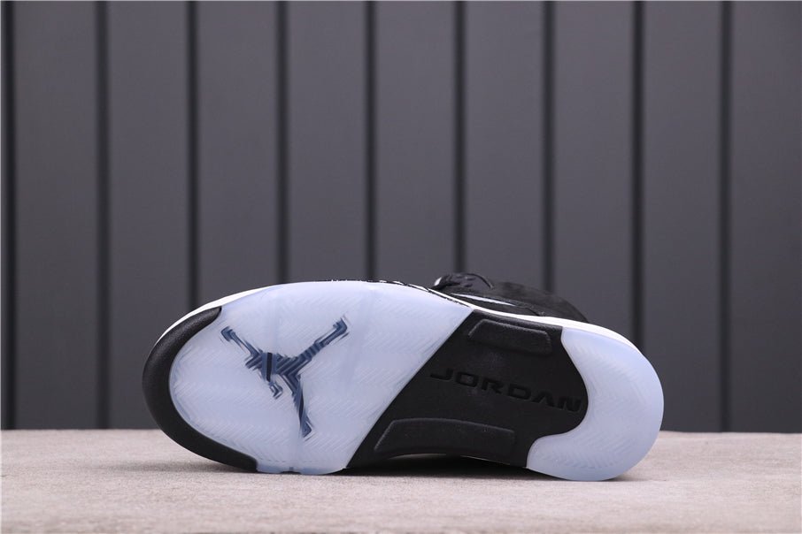 Air Jordan 5 'oreo' - Black Unisex Streetwear Limited Edition - **Product Description: Air Jordan 5 'Oreo'** The Air Jordan 5 'Oreo' is a sleek and