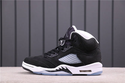 Air Jordan 5 'oreo' - Black Unisex Streetwear Limited Edition - **Product Description: Air Jordan 5 'Oreo'** The Air Jordan 5 'Oreo' is a sleek and
