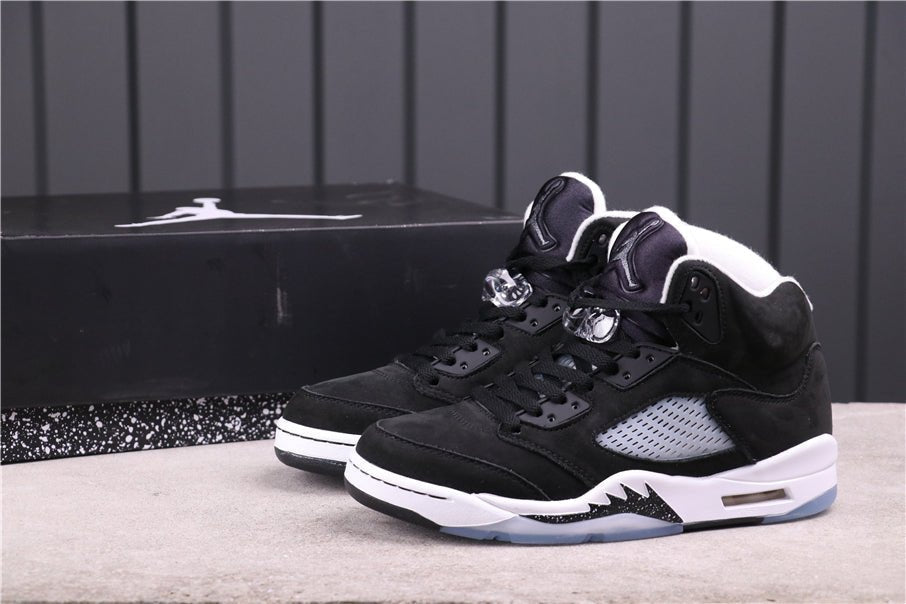 Air Jordan 5 'oreo' - Black Unisex Streetwear Limited Edition - **Product Description: Air Jordan 5 'Oreo'** The Air Jordan 5 'Oreo' is a sleek and