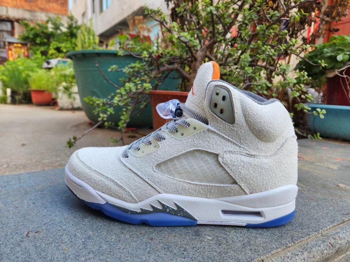 Air Jordan 5 Se 'craft T-Shirt - White Unisex Streetwear Limited Edition - **Product Description: Air Jordan 5 SE 'Craft'** The Air Jordan 5 SE 'Craft' is a