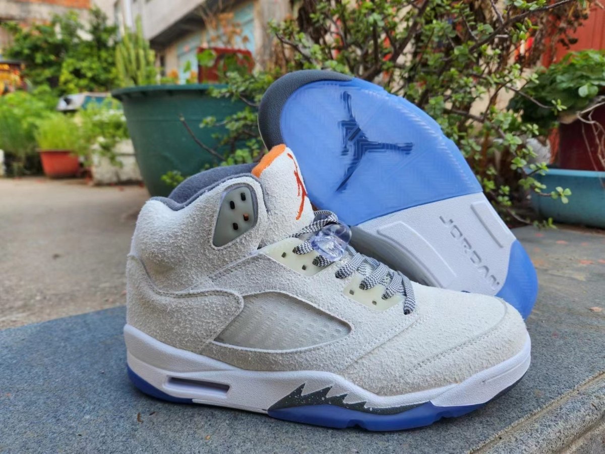 Air Jordan 5 Se 'craft T-Shirt - White Unisex Streetwear Limited Edition - **Product Description: Air Jordan 5 SE 'Craft'** The Air Jordan 5 SE 'Craft' is a
