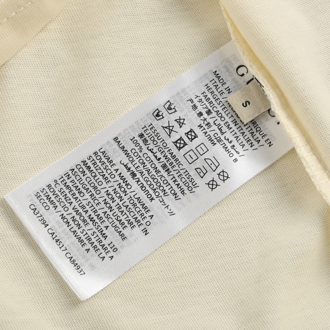 Camiseta Gucci color crema con estampado de oso