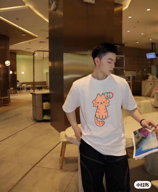 Gucci Cat Graphic T-shirt (cream) Unisex Streetwear Limited Edition - <p dir='ltr'><span>This Gucci t-shirt features an adorable cat graphic design. The cream shirt showcases