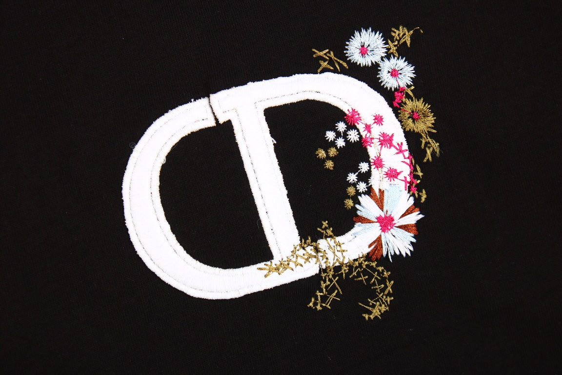 Camiseta Dior con el logo floral CD