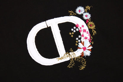 Camiseta Dior con el logo floral CD
