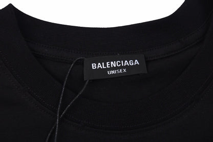 Camiseta negra con logo caligráfico de Balenciaga
