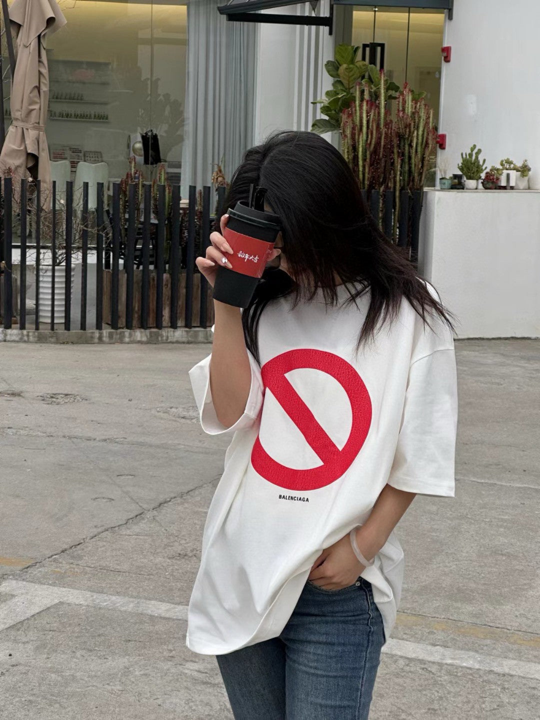 Camiseta Balenciaga - Símbolo de la Ley Seca