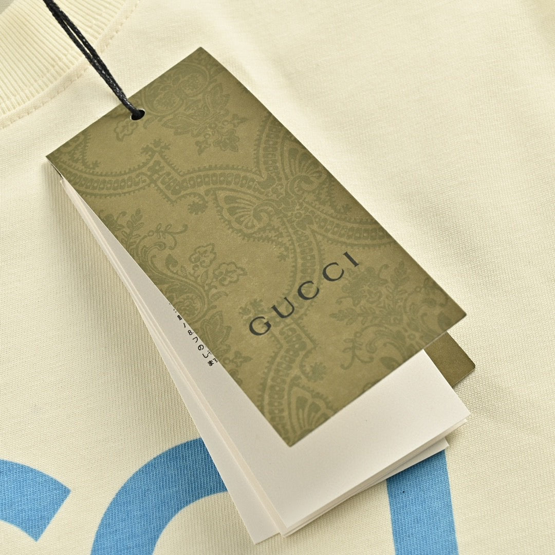 Gucci Cherub Graphic T-shirt - Red Unisex Streetwear Limited Edition - <span>This Gucci t-shirt features a playful graphic design with the Gucci logo and small cherubs
