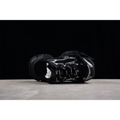 BALENCIAGA 3 - L Mule - White - Black Unisex Streetwear Limited Edition - Introducing the BALENCIAGA 3XL Mule x Black White, a striking blend of contemporary style and