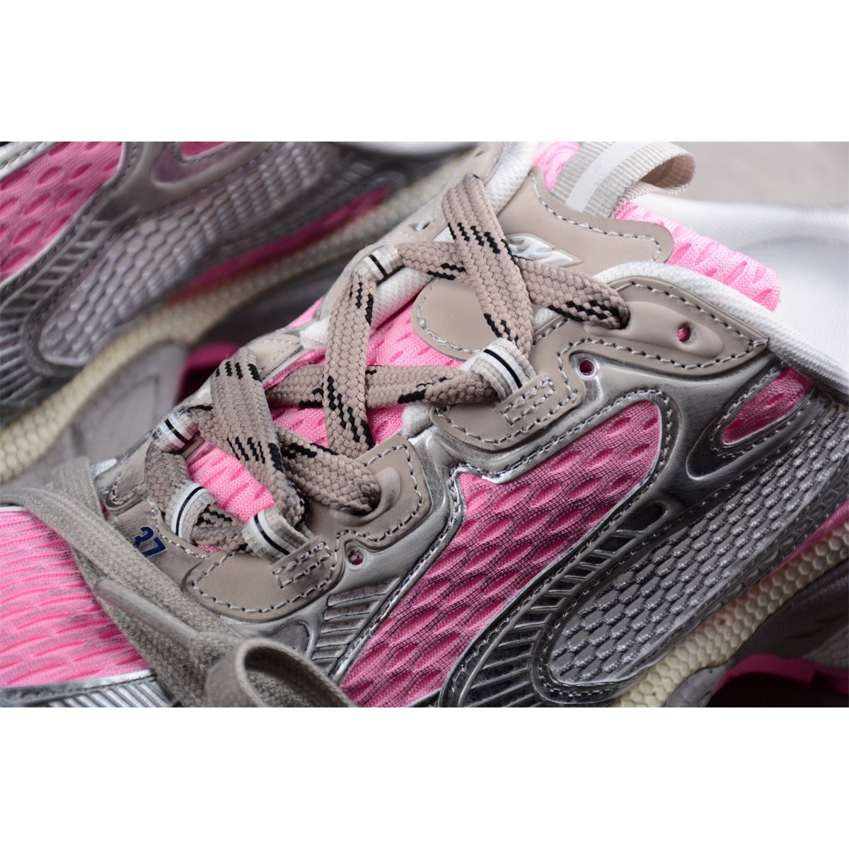 BALENCIAGA 3 - L Mule - Grey - Pink Unisex Streetwear Limited Edition - Introducing the BALENCIAGA 3XL Mule x Grey Pink, a perfect blend of luxury and modern