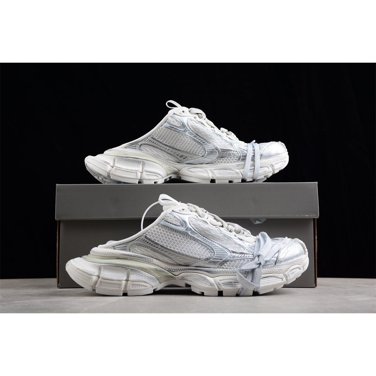 BALENCIAGA 3 - L Mule - Eggshell - White Unisex Streetwear Limited Edition - Introducing the BALENCIAGA 3XL Mule x White Eggshell, a refined blend of elegance and comfort.