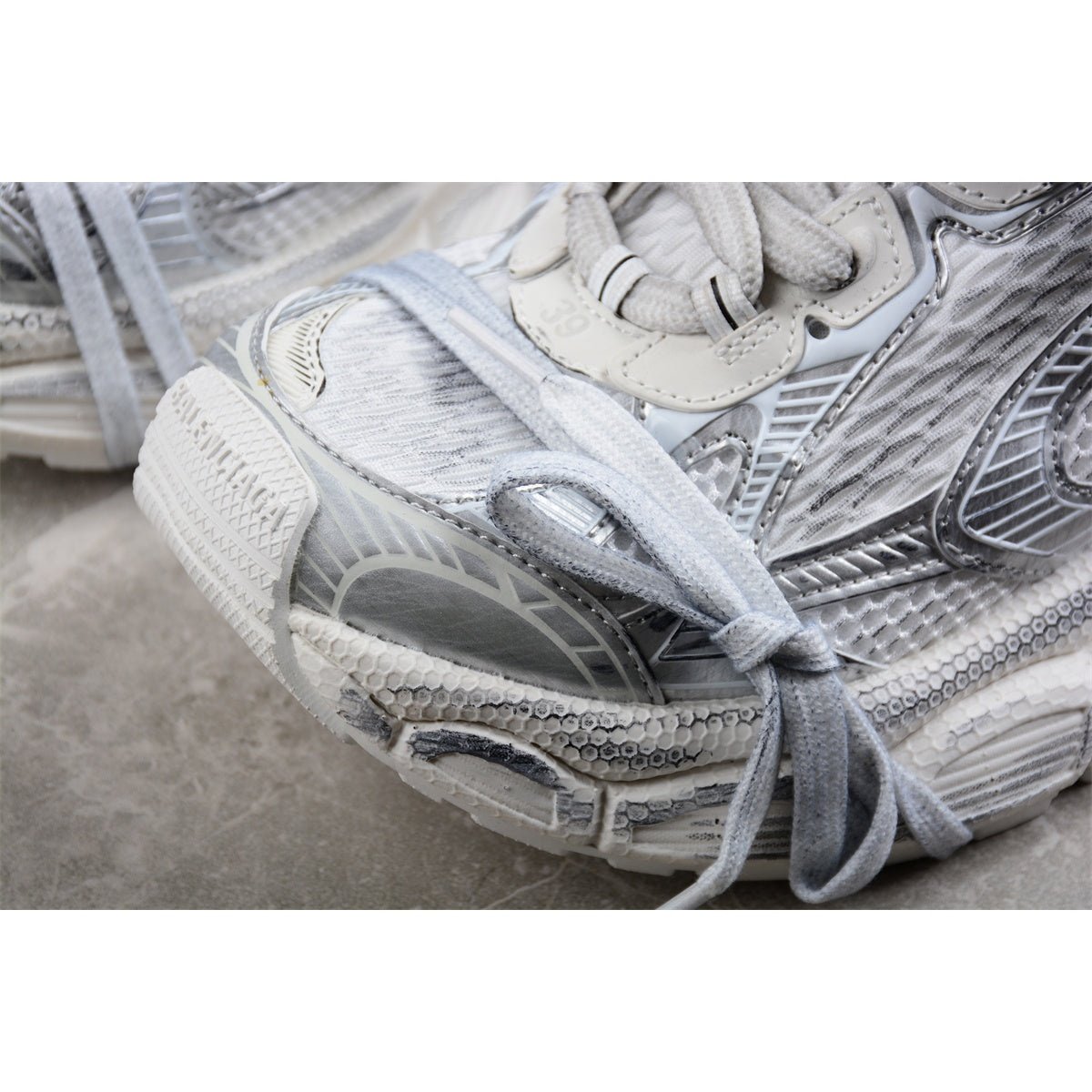 BALENCIAGA 3 - L Mule - Eggshell - White Unisex Streetwear Limited Edition - Introducing the BALENCIAGA 3XL Mule x White Eggshell, a refined blend of elegance and comfort.