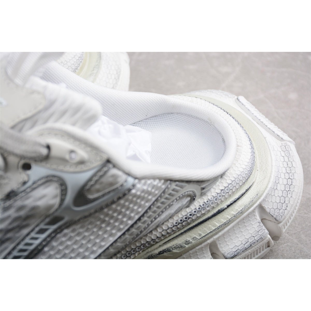 BALENCIAGA 3 - L Mule - Eggshell - White Unisex Streetwear Limited Edition - Introducing the BALENCIAGA 3XL Mule x White Eggshell, a refined blend of elegance and comfort.