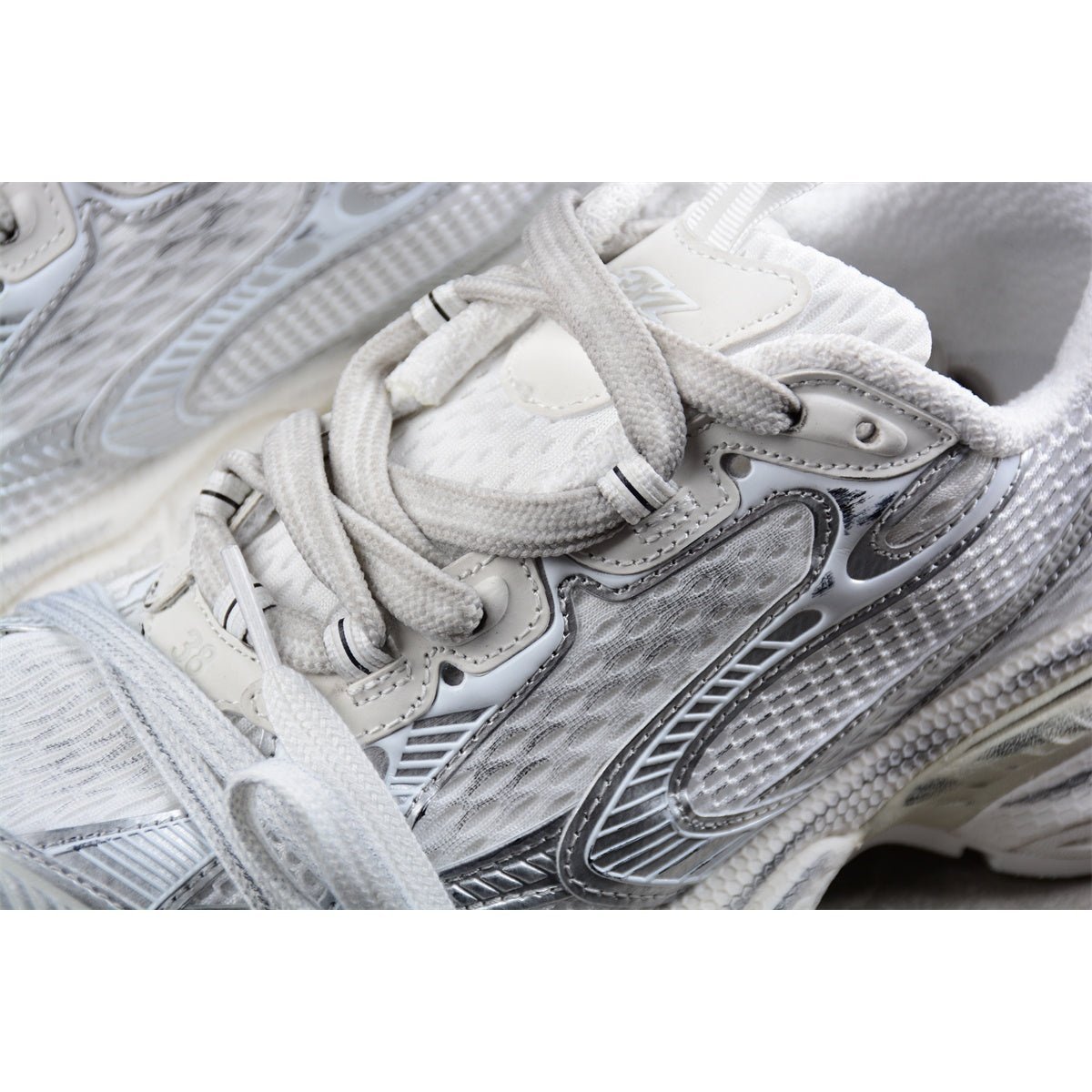 BALENCIAGA 3 - L - All Sneakers - White Unisex Streetwear Limited Edition - Introducing the BALENCIAGA 3XL x All White, a striking blend of avant-garde design and supreme