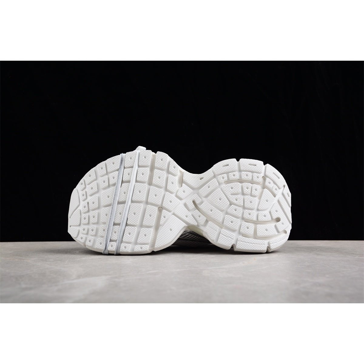 BALENCIAGA 3 - L - All Sneakers - White Unisex Streetwear Limited Edition - Introducing the BALENCIAGA 3XL x All White, a striking blend of avant-garde design and supreme