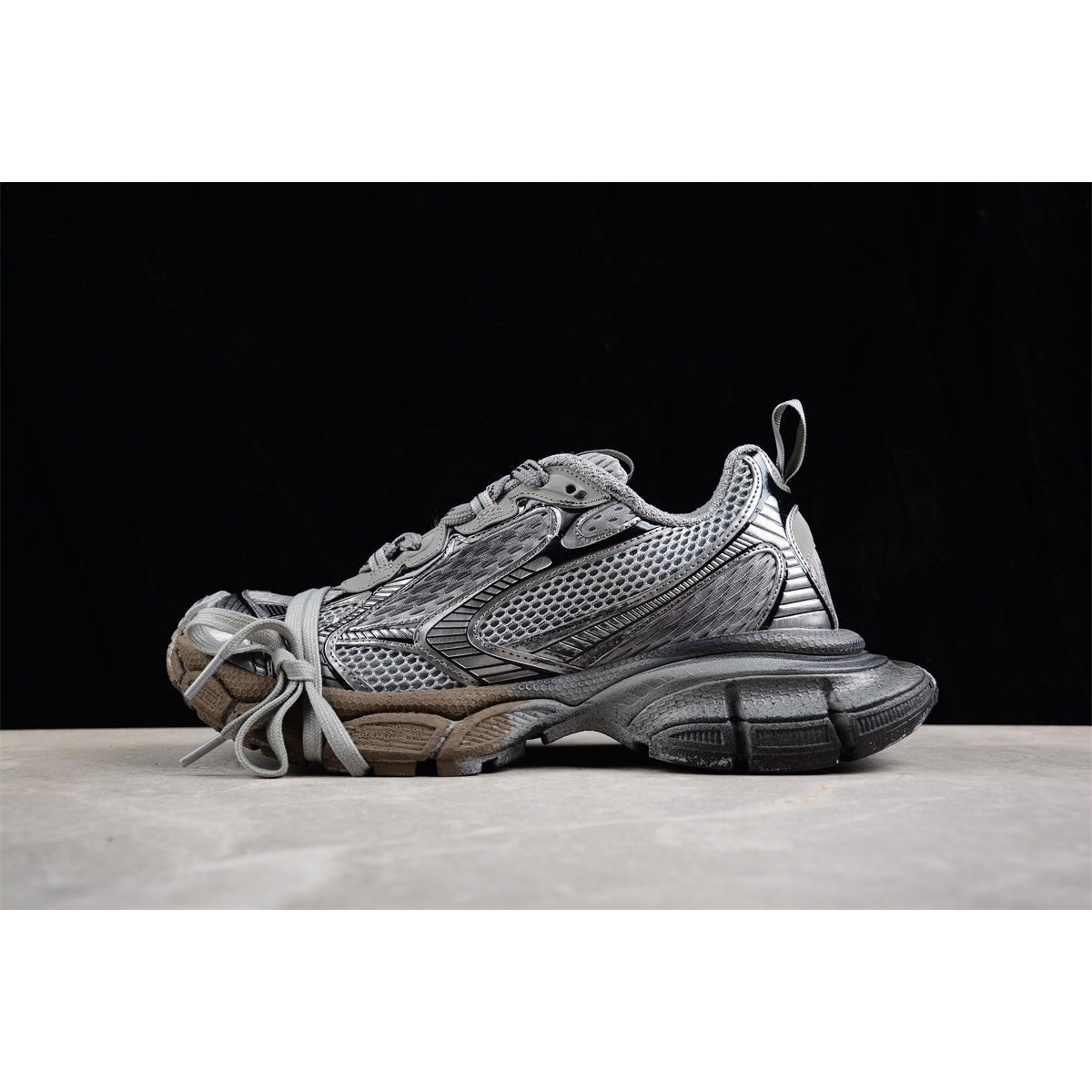 BALENCIAGA 3 - L - Bal Grey Sneakers - Black Unisex Streetwear Limited Edition - Introducing the BALENCIAGA 3XL x Bal Grey Black, a sophisticated blend of modern design and
