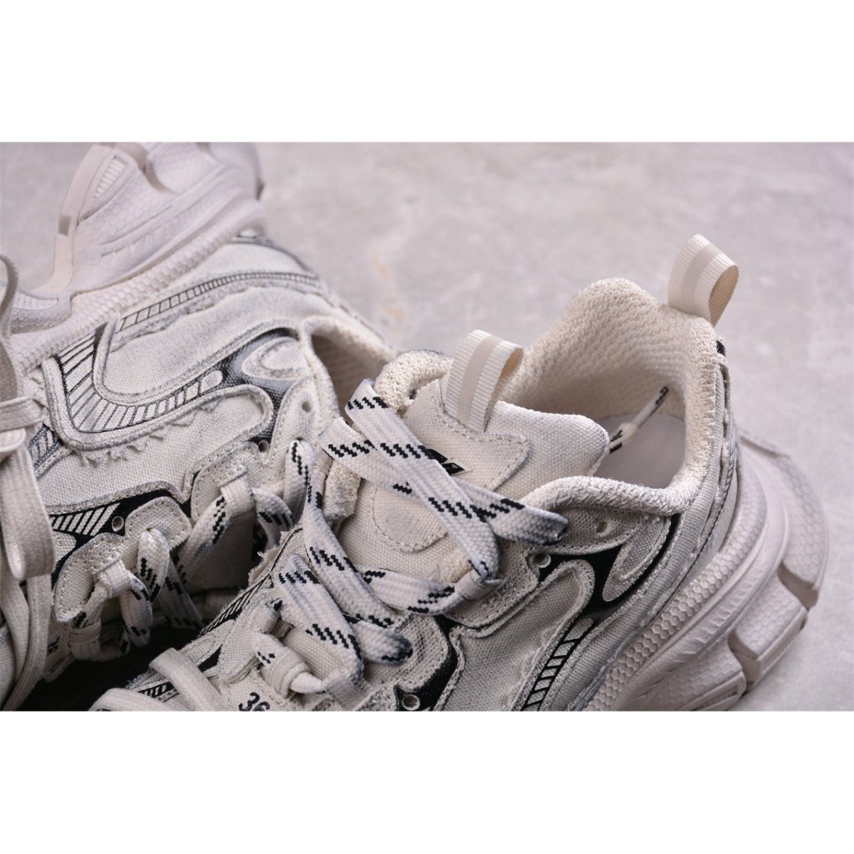 BALENCIAGA 3 - L - Sneakers - Beige Unisex Streetwear Limited Edition - Introducing the BALENCIAGA 3XL x Beige, a seamless blend of luxury and everyday comfort. These