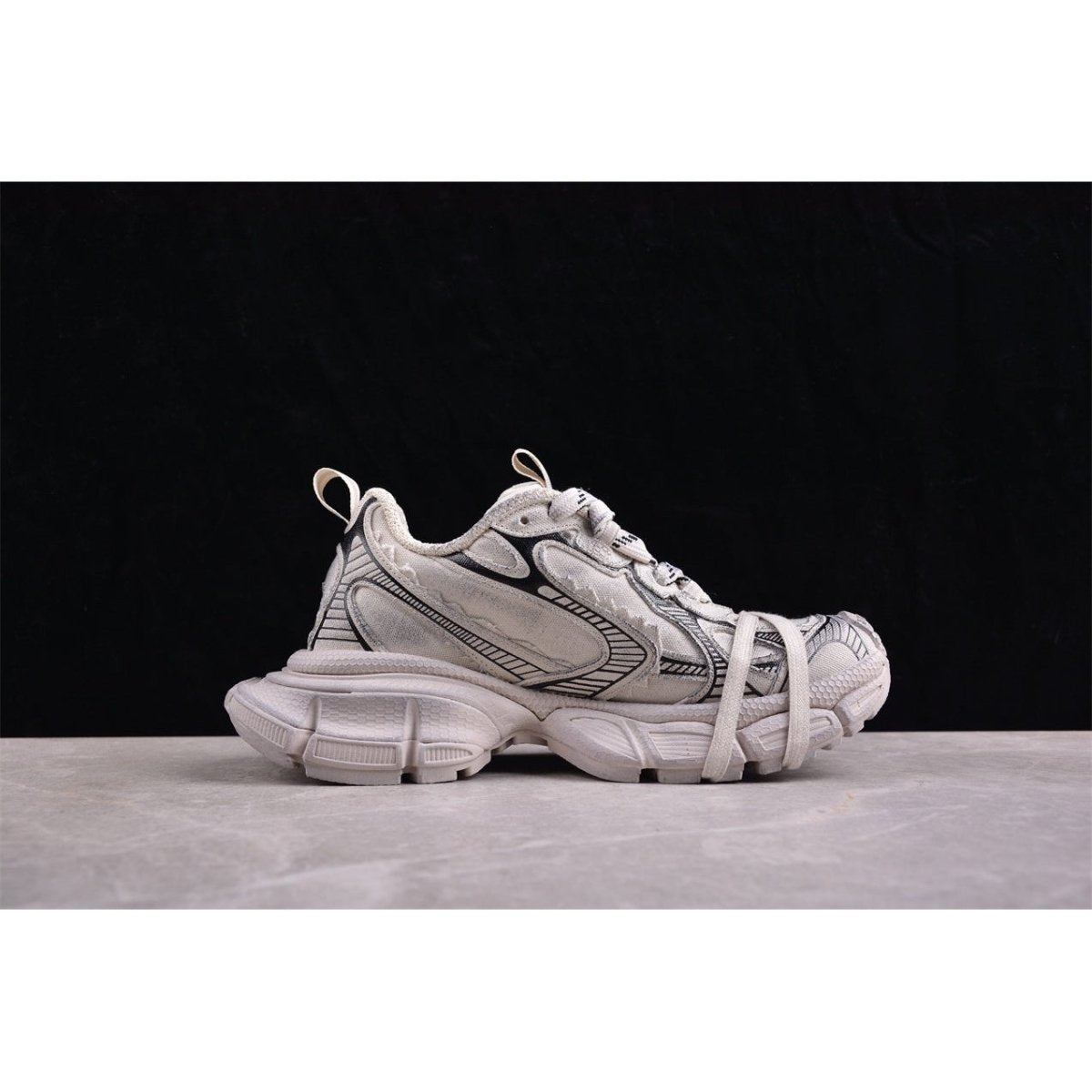 BALENCIAGA 3 - L - Sneakers - Beige Unisex Streetwear Limited Edition - Introducing the BALENCIAGA 3XL x Beige, a seamless blend of luxury and everyday comfort. These