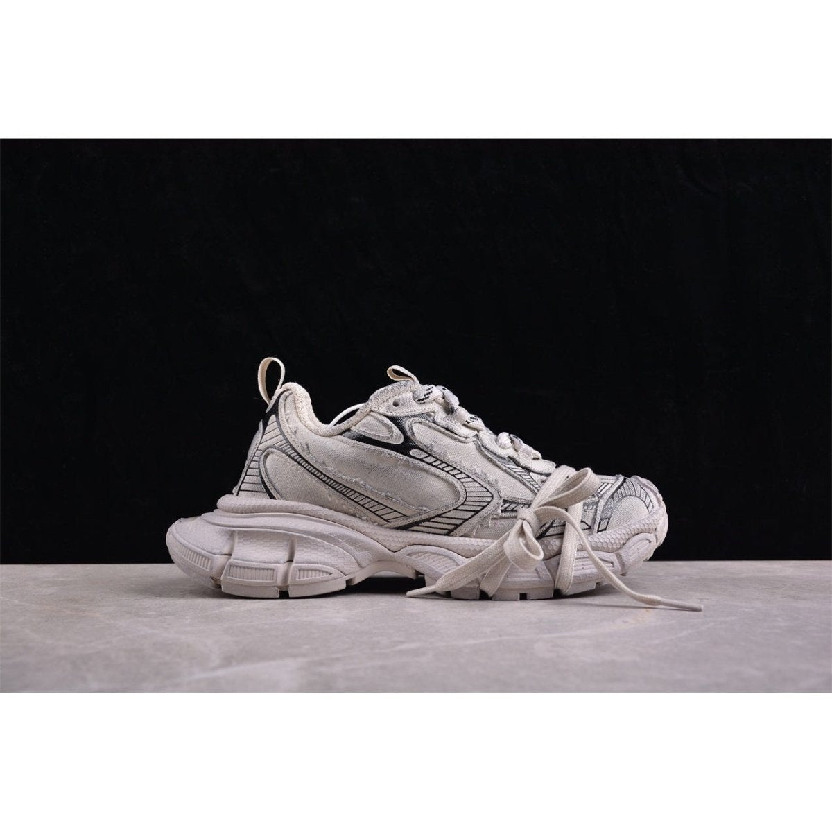 BALENCIAGA 3 - L - Sneakers - Beige Unisex Streetwear Limited Edition - Introducing the BALENCIAGA 3XL x Beige, a seamless blend of luxury and everyday comfort. These
