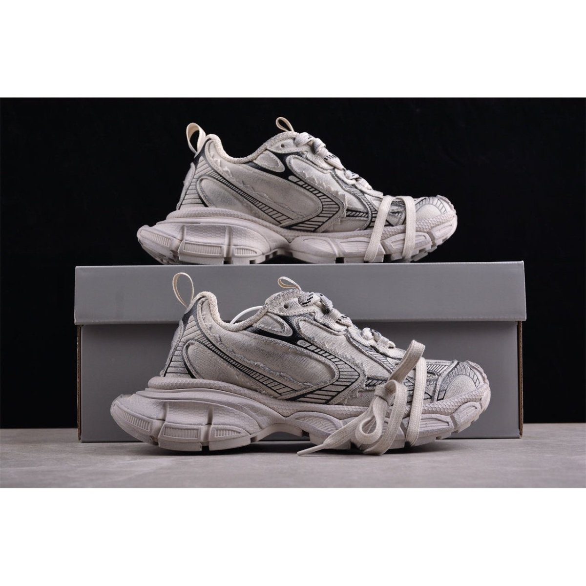 BALENCIAGA 3 - L - Sneakers - Beige Unisex Streetwear Limited Edition - Introducing the BALENCIAGA 3XL x Beige, a seamless blend of luxury and everyday comfort. These