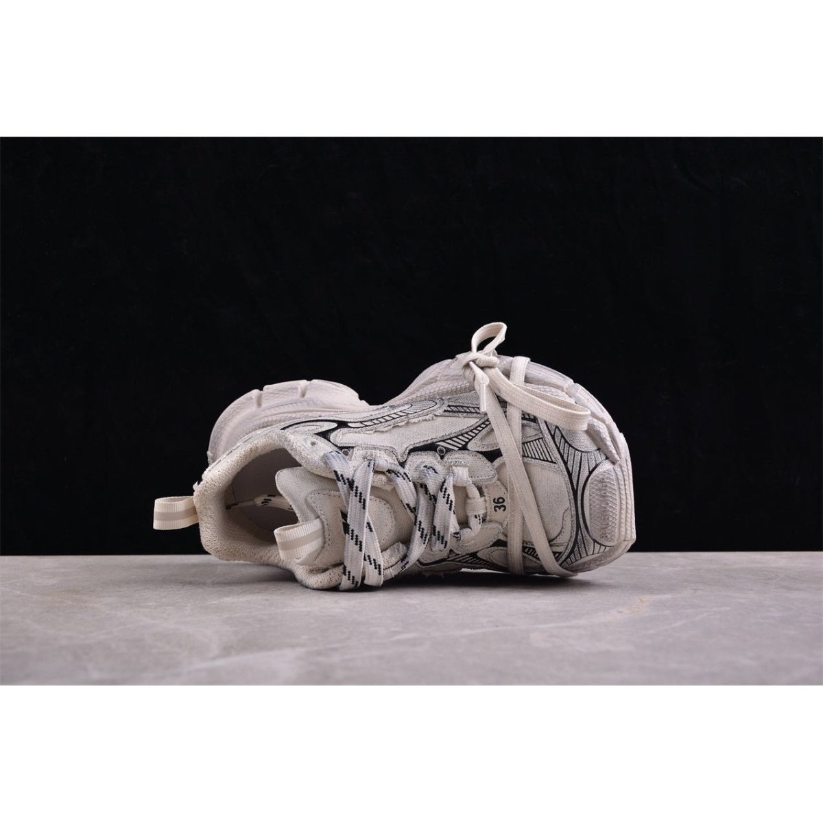 BALENCIAGA 3 - L - Sneakers - Beige Unisex Streetwear Limited Edition - Introducing the BALENCIAGA 3XL x Beige, a seamless blend of luxury and everyday comfort. These