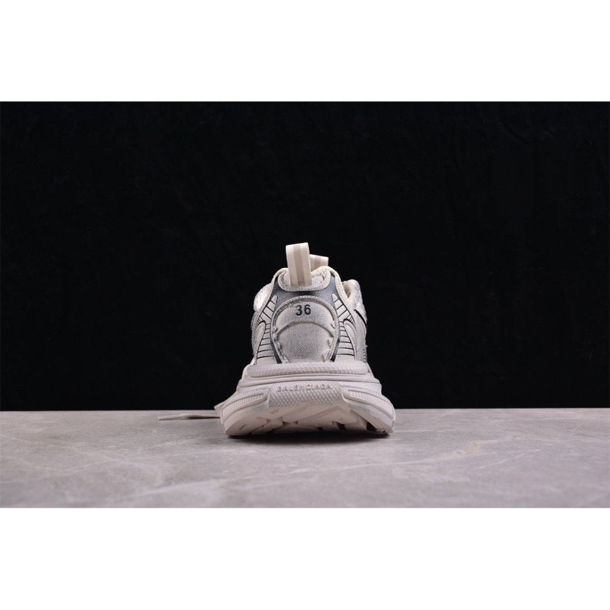 BALENCIAGA 3 - L - Sneakers - Beige Unisex Streetwear Limited Edition - Introducing the BALENCIAGA 3XL x Beige, a seamless blend of luxury and everyday comfort. These