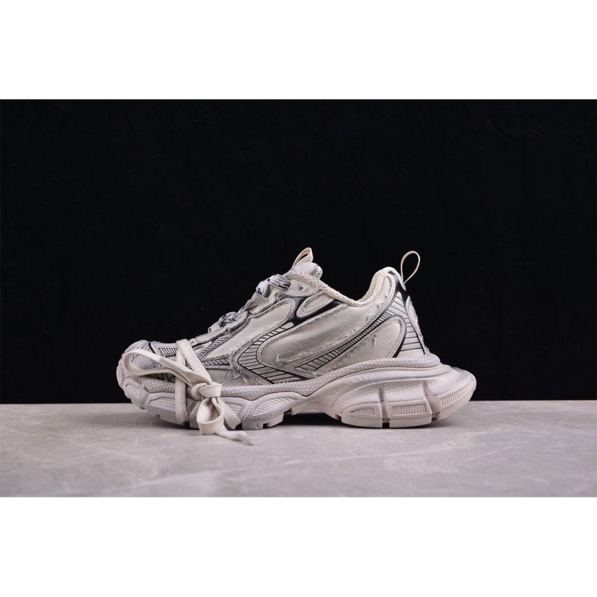 BALENCIAGA 3 - L - Sneakers - Beige Unisex Streetwear Limited Edition - Introducing the BALENCIAGA 3XL x Beige, a seamless blend of luxury and everyday comfort. These