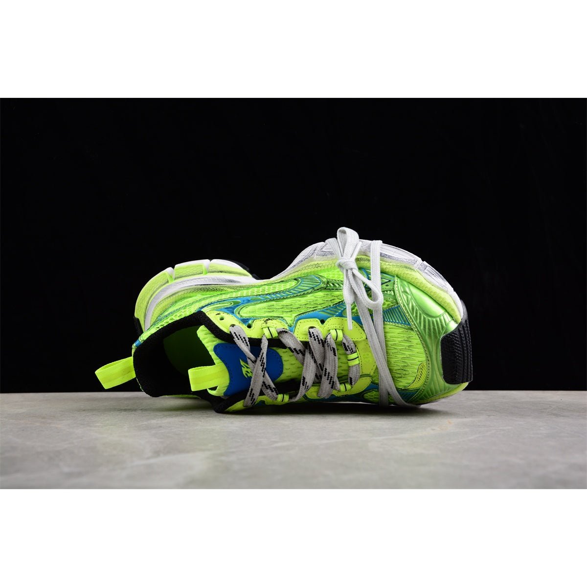 BALENCIAGA 3 - L - Fluo Yellow Sneakers - Blue Unisex Streetwear Limited Edition - Introducing the BALENCIAGA 3XL x Fluo Yellow Blue, a bold fusion of cutting-edge design and