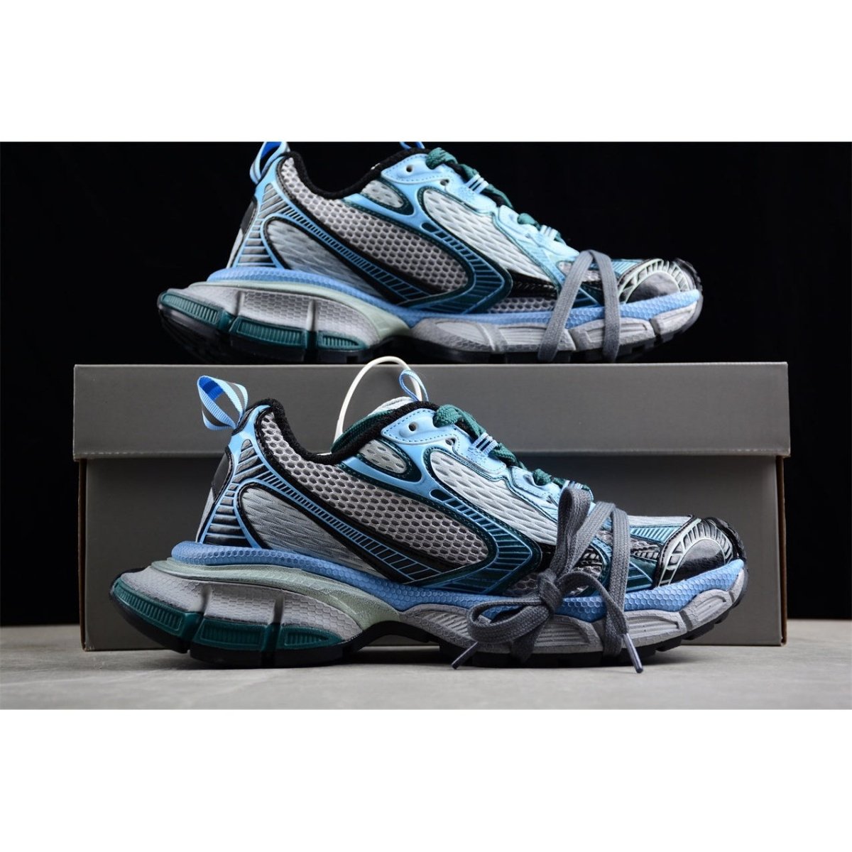BALENCIAGA 3 - L - Malachite Sneakers - Green Unisex Streetwear Limited Edition - The Balenciaga 3XL x Malachite Green sneakers are a stunning manifestation of luxury and bold
