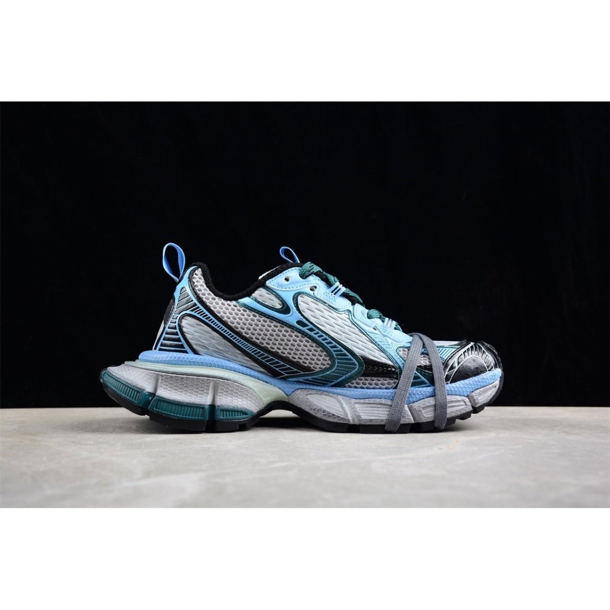 BALENCIAGA 3 - L - Malachite Sneakers - Green Unisex Streetwear Limited Edition - The Balenciaga 3XL x Malachite Green sneakers are a stunning manifestation of luxury and bold