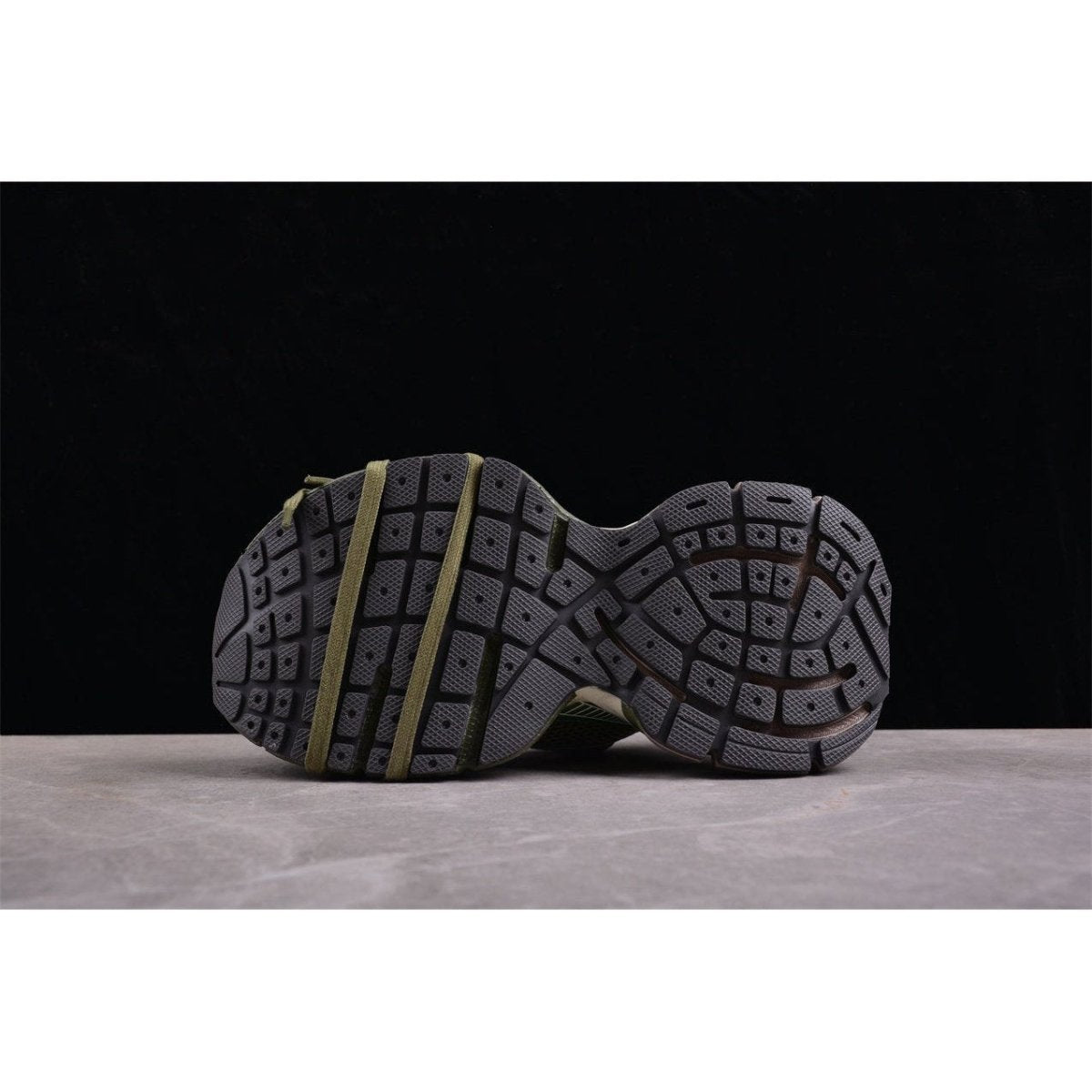 BALENCIAGA 3 - L - Olive Sneakers - Green Unisex Streetwear Limited Edition - Introducing the BALENCIAGA 3XL x Olive Green, a striking blend of modern design and luxurious
