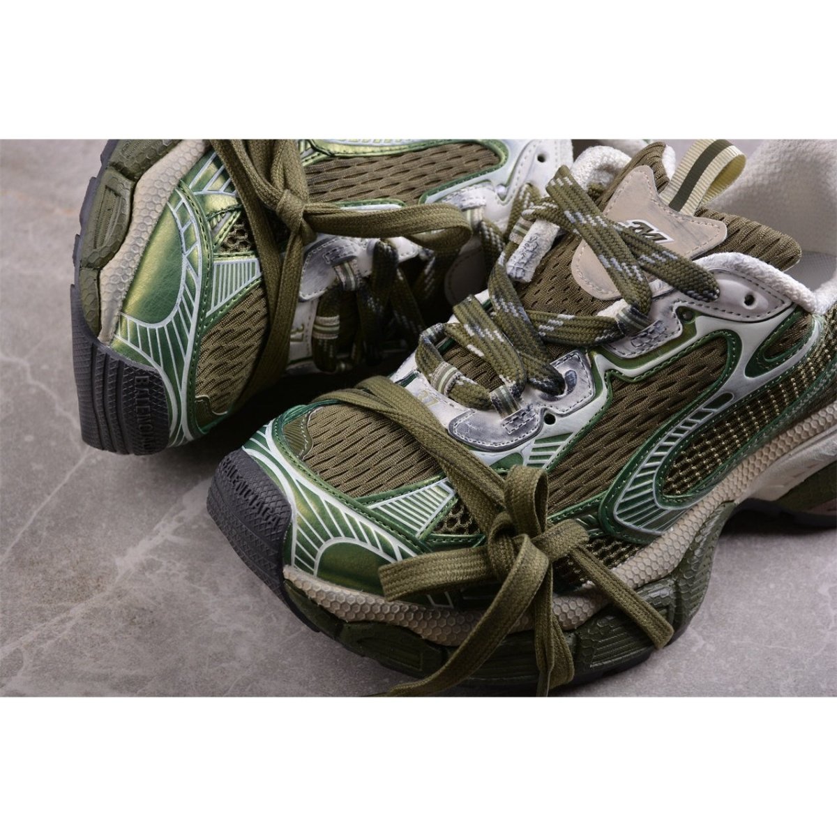 BALENCIAGA 3 - L - Olive Sneakers - Green Unisex Streetwear Limited Edition - Introducing the BALENCIAGA 3XL x Olive Green, a striking blend of modern design and luxurious